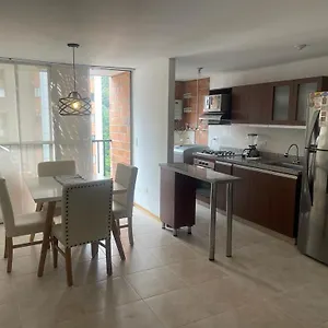 apartamento-70m2-ubicacion-estrategica-cerca-al-poblado.colombiamedellinhotels.com/